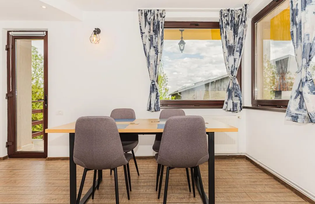 Snug Apartments - Private Parking Near Downtown-1