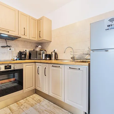 Snug Apartments - Private Parking Near Downtown-3